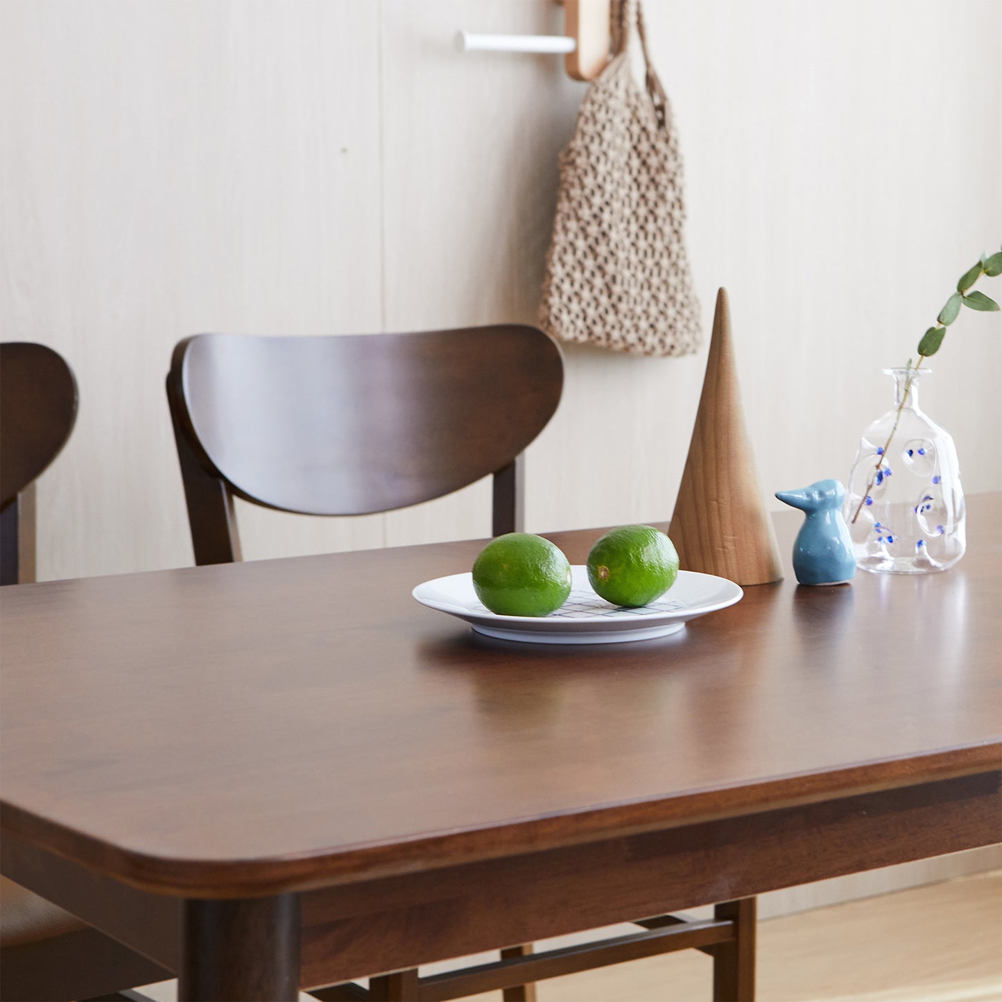 Aslan 47" Dining Table