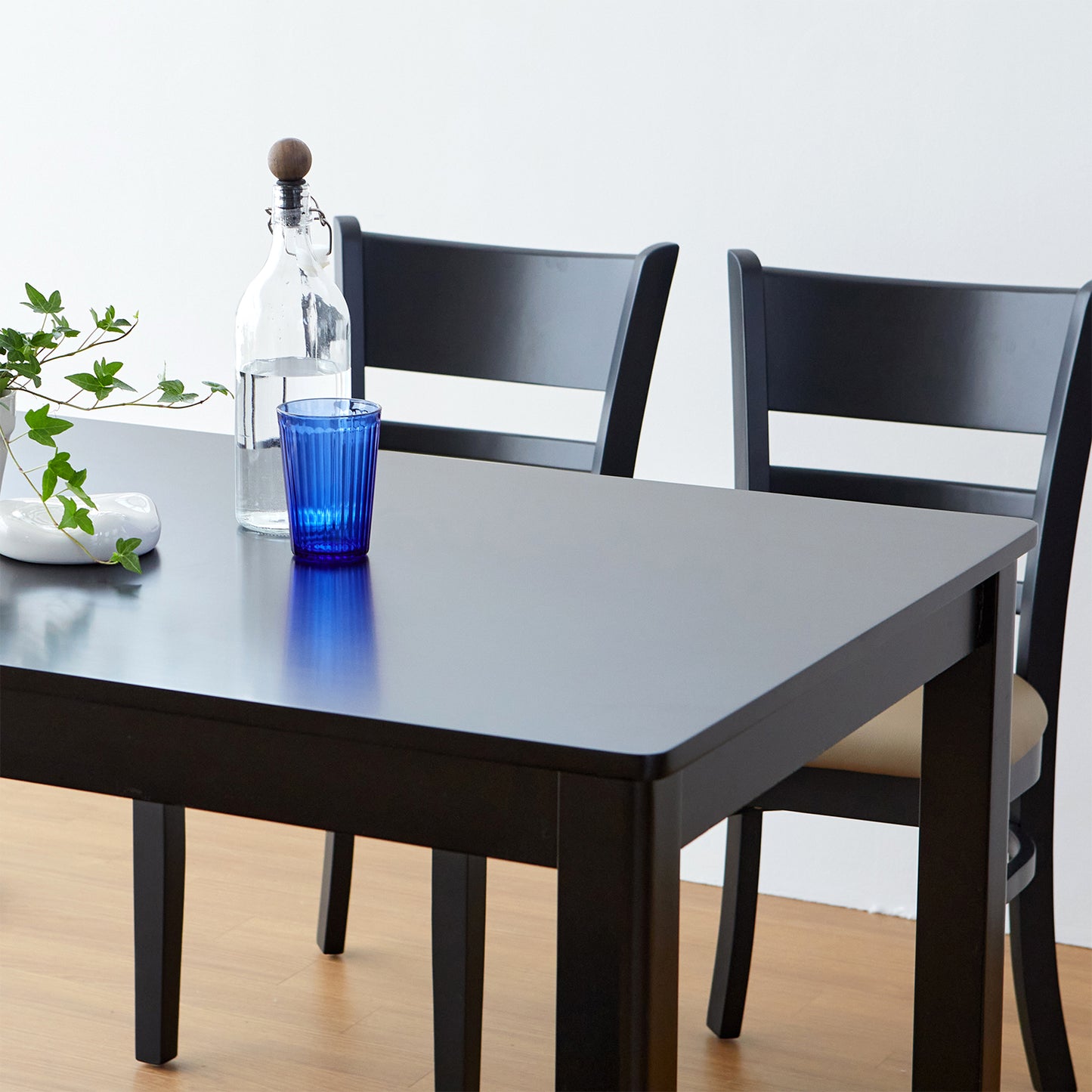 Cabin 45.3" Dining Table