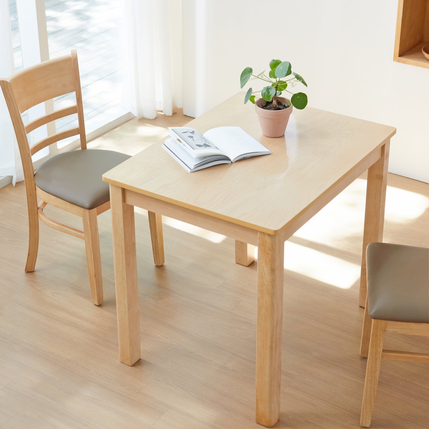 Cabin 33.5" Dining Table