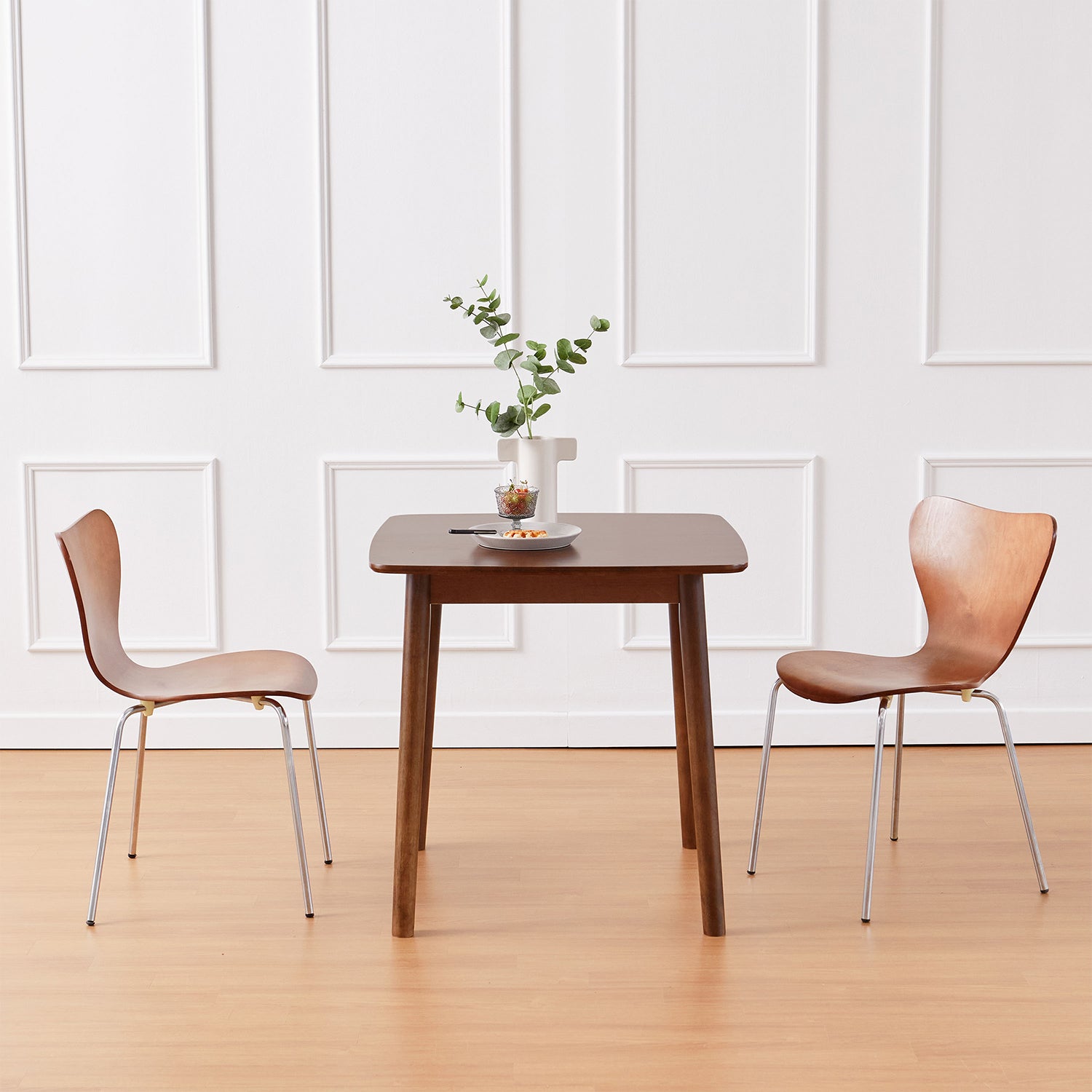 Livinia Aslan 29.5" Square Wooden Dining Table/Mid Century Modern Malaysian Oak Kitchen Table