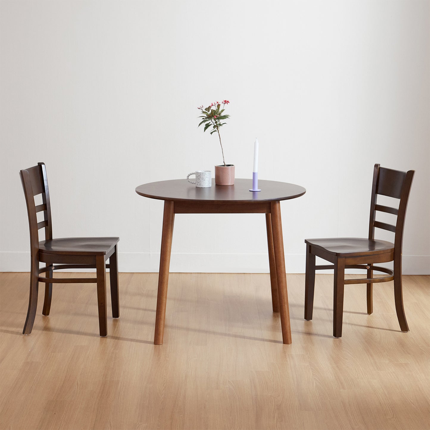 Aslan 35.4" Round Dining Table