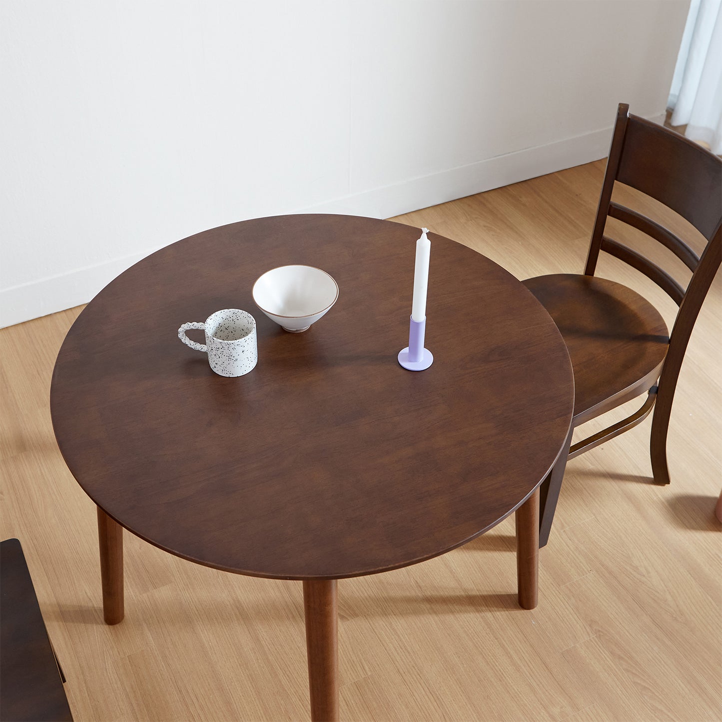 Aslan 35.4" Round Dining Table