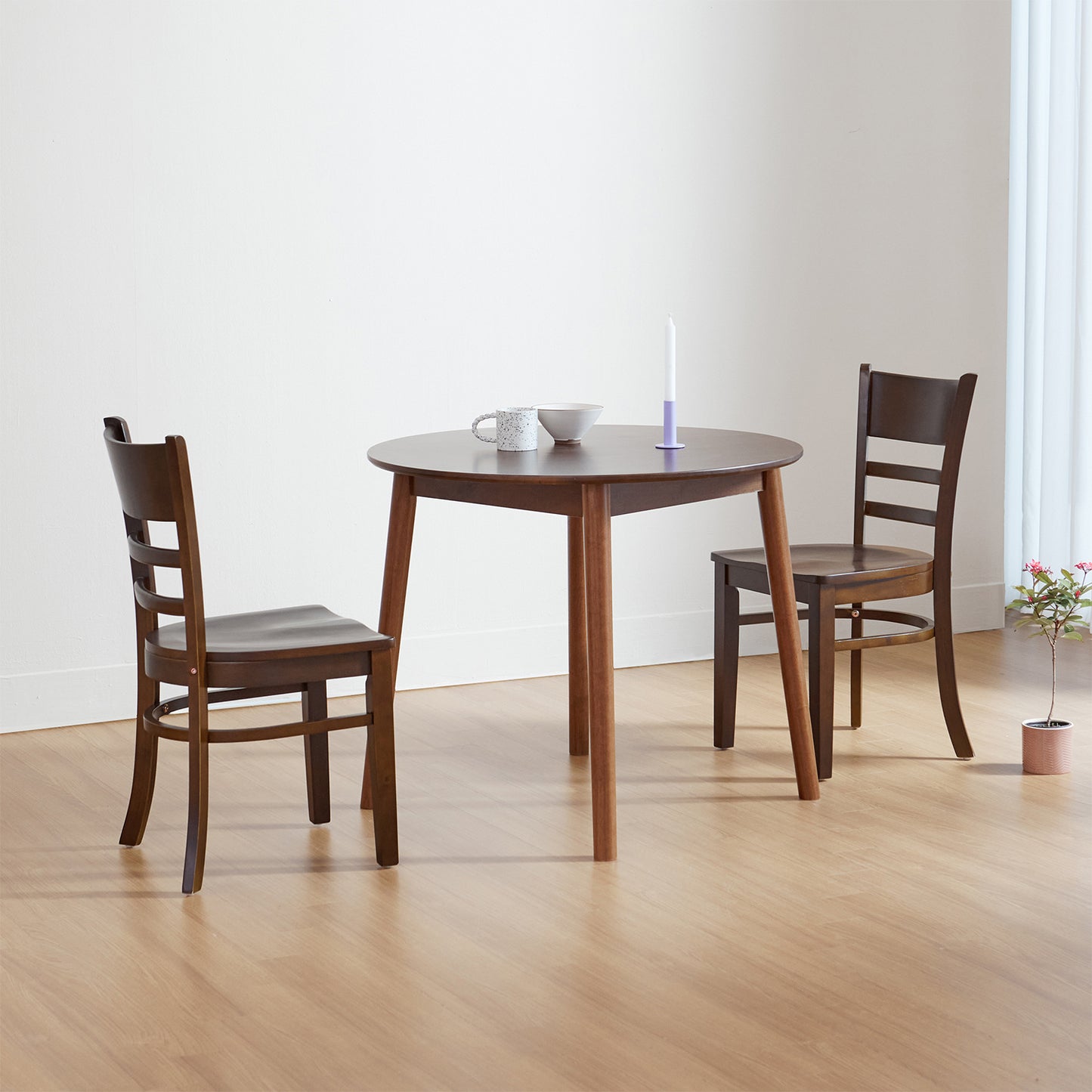 Aslan 35.4" Round Dining Table